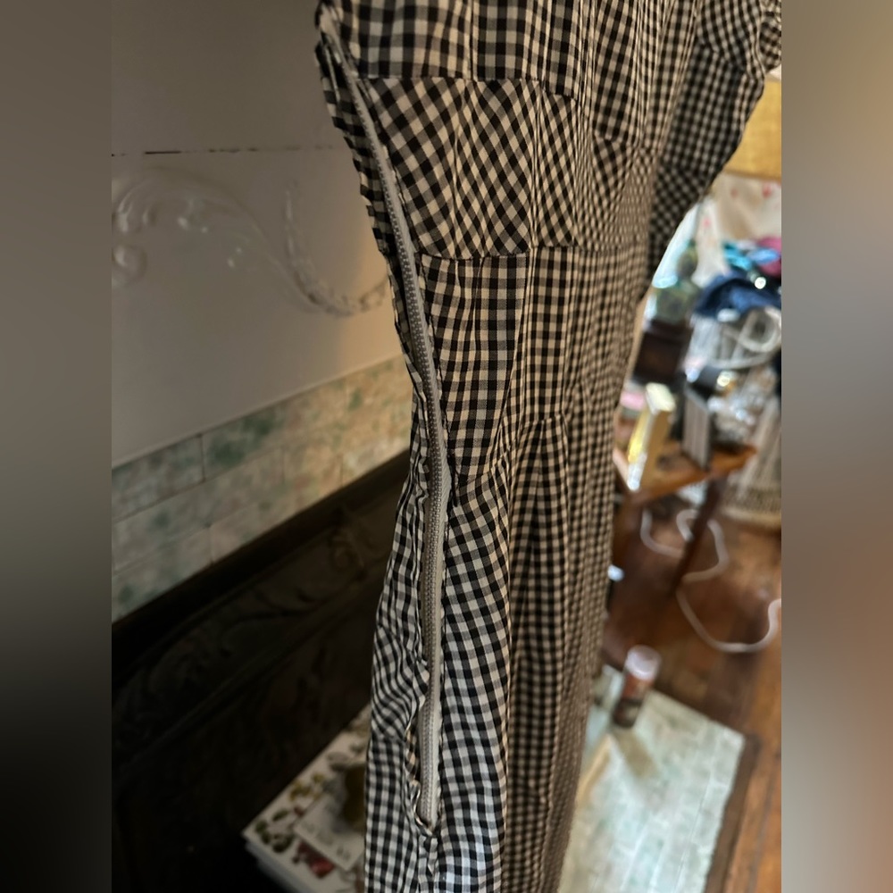 Vintage fitted black and white checked dress. - Picture 4 of 5